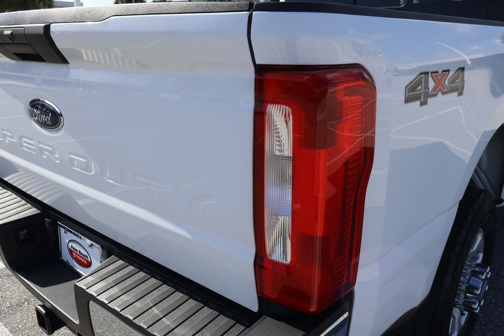 Thumbnail: 2024 Ford Econoline - 9