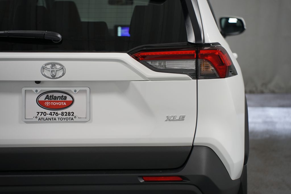 2025 Toyota RAV4 XLE 10