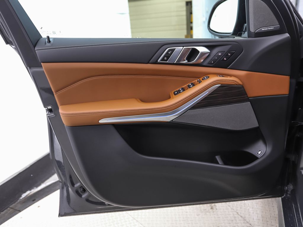 Thumbnail: 2026 BMW X5 - 9