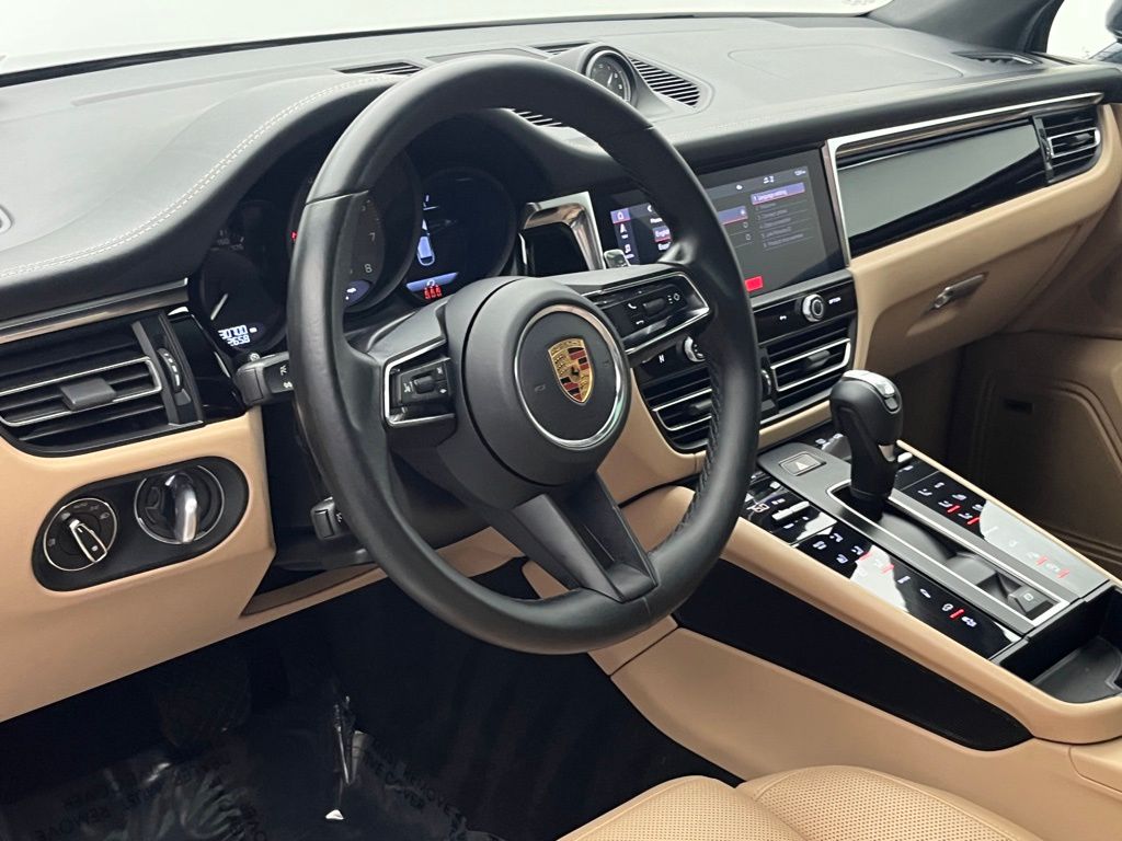 Thumbnail: 2022 Porsche Macan - 4