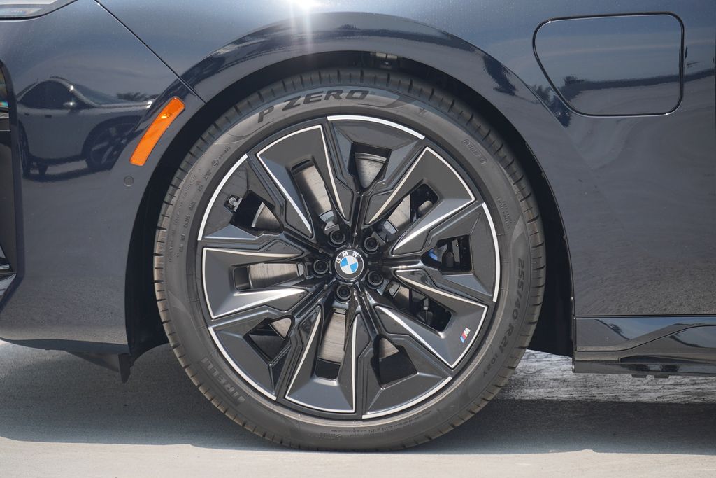 Thumbnail: 2025 BMW 7 Series - 5