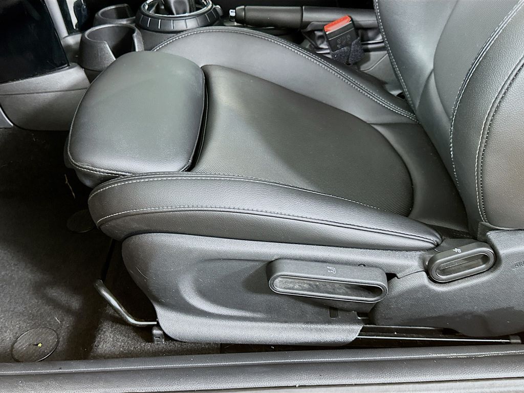 Thumbnail: 2016 MINI Cooper - 18