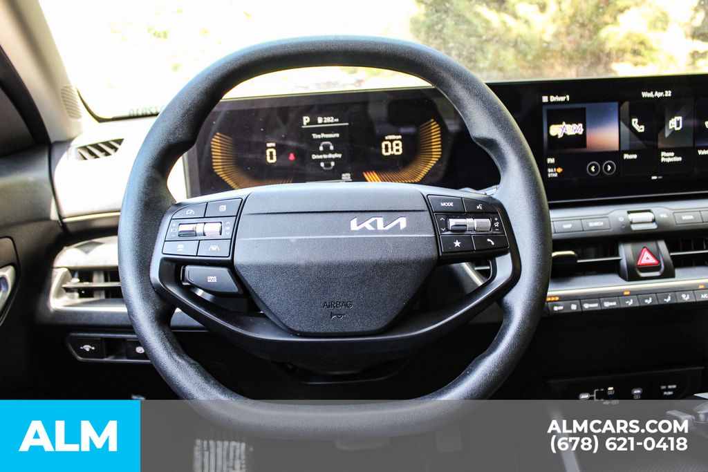 Used 2025 White Kia LXS image 23