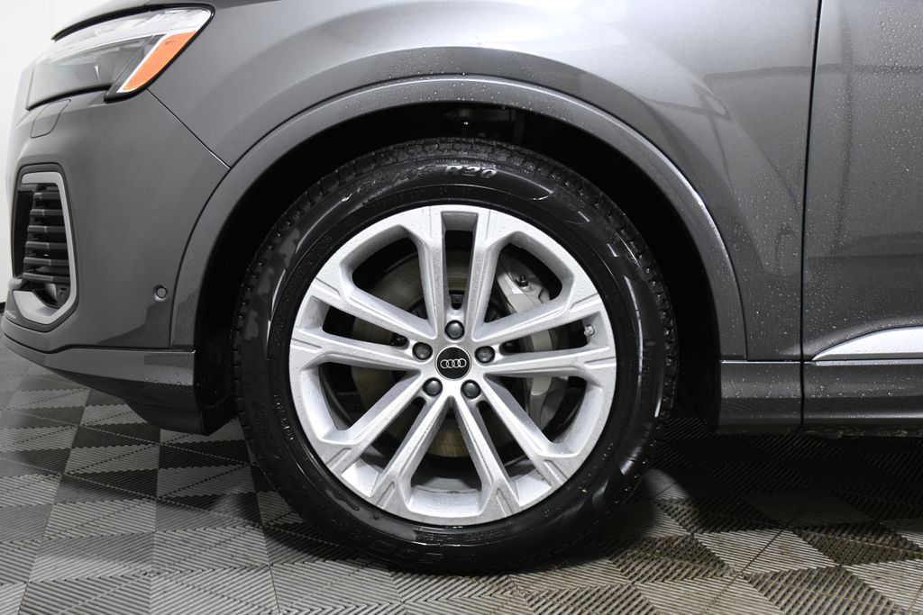 Thumbnail: 2026 Audi Q7 - 11
