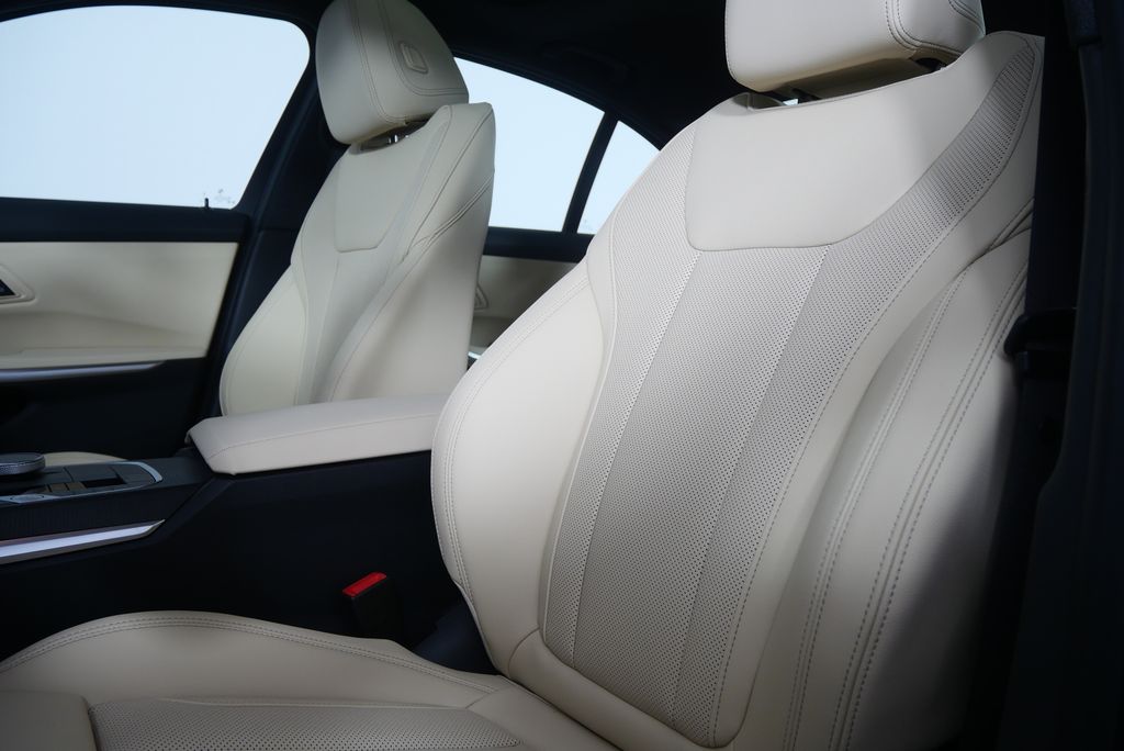 Thumbnail: 2026 BMW 3 Series - 25