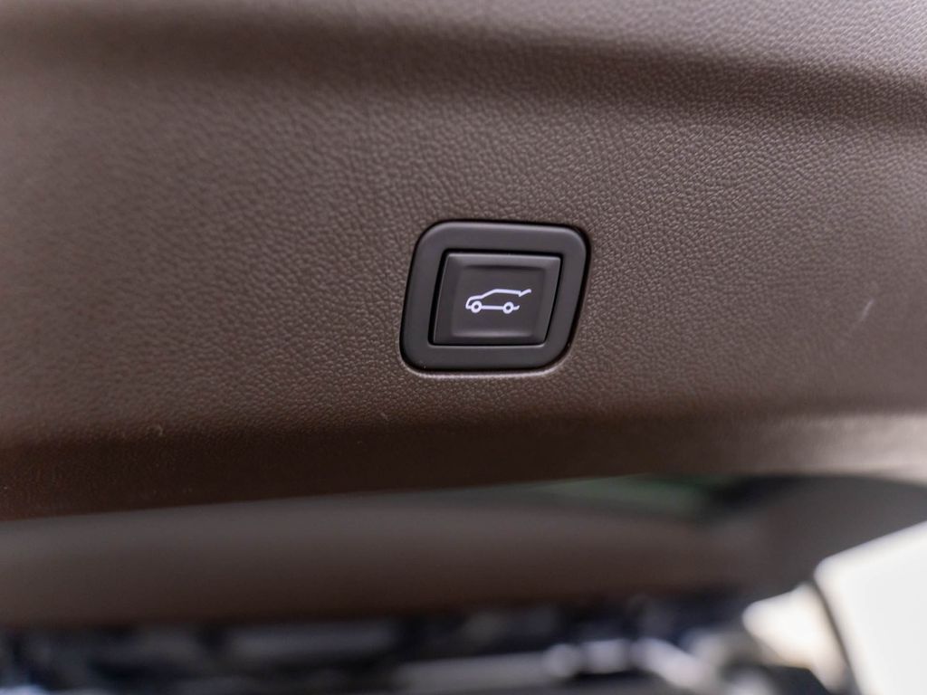 2024 Chevrolet Suburban Z71 photo