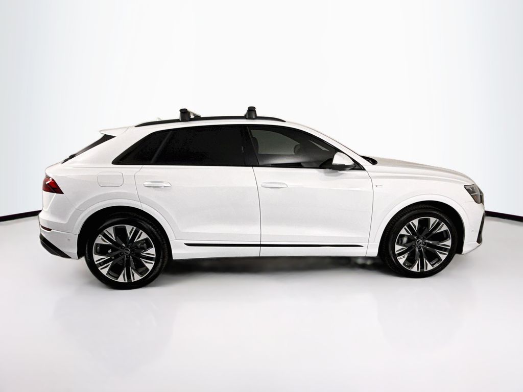 Thumbnail: 2026 Audi Q8 - 4