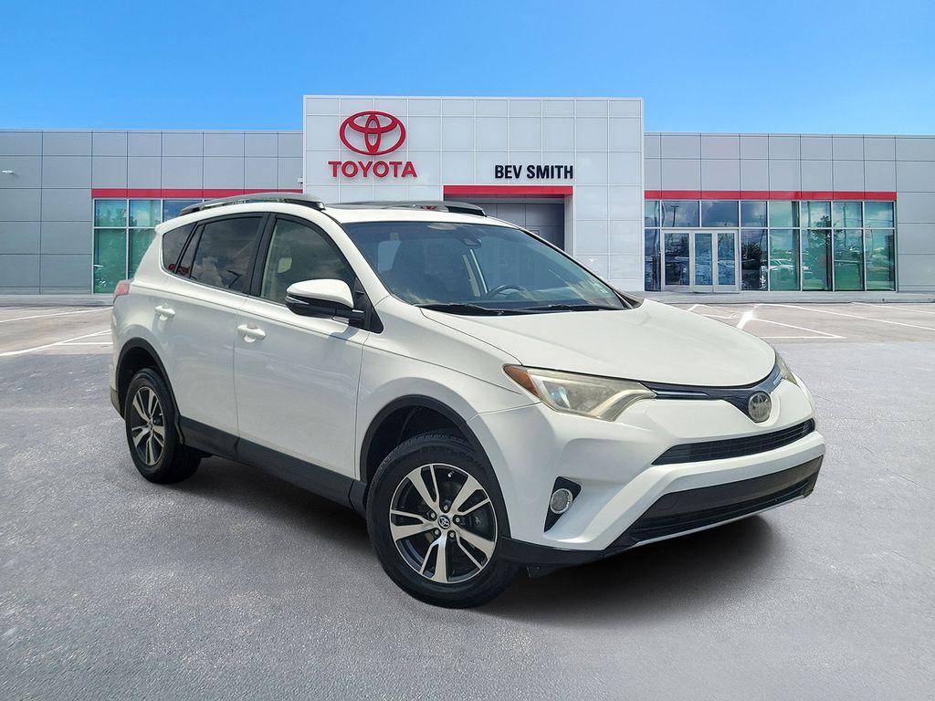 Super White 2018 Toyota RAV4 SUV / Crossover Front-Wheel Drive 6-Speed Automatic