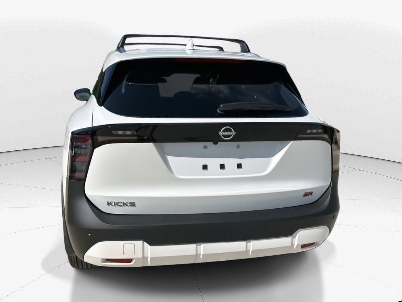 2025 Aspen White Tricoat Nissan Kicks SR FWD SUV