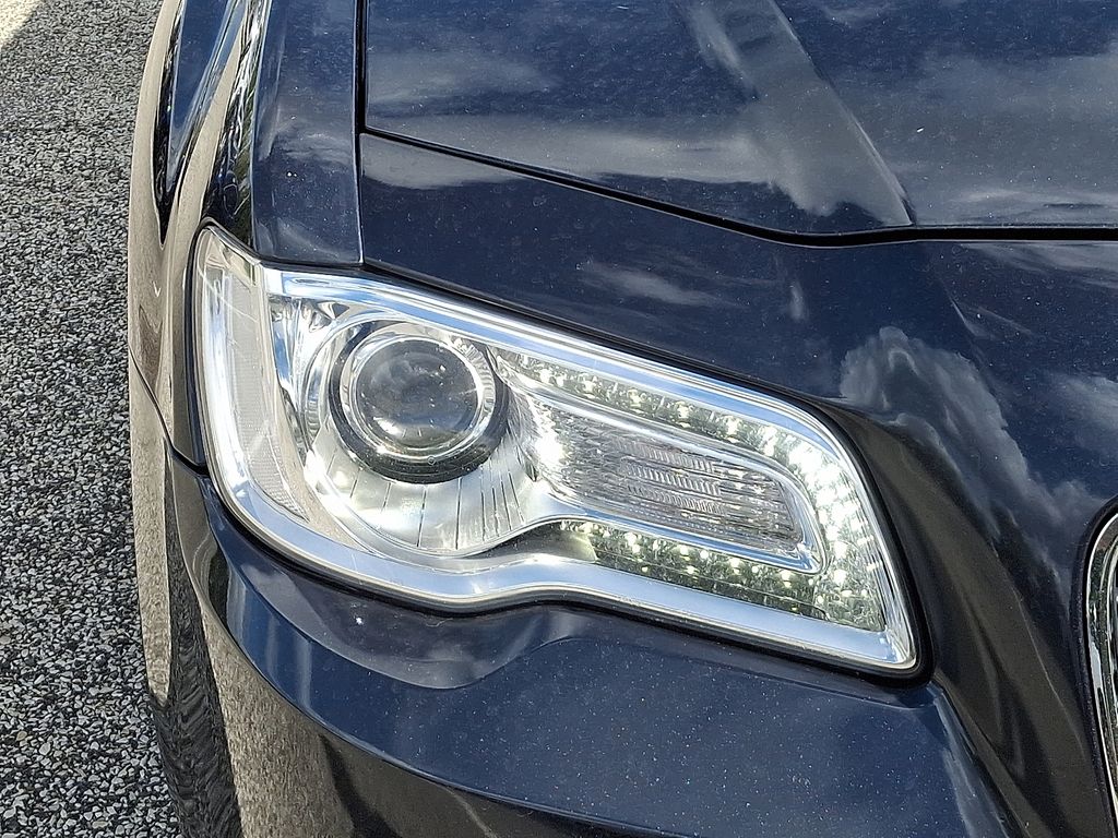 Thumbnail: 2016 Chrysler 300 - 9