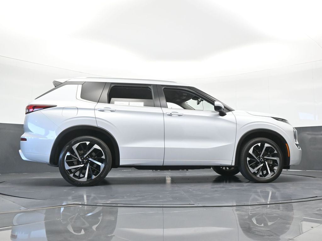 Used 2024 White Mitsubishi SEL image 65