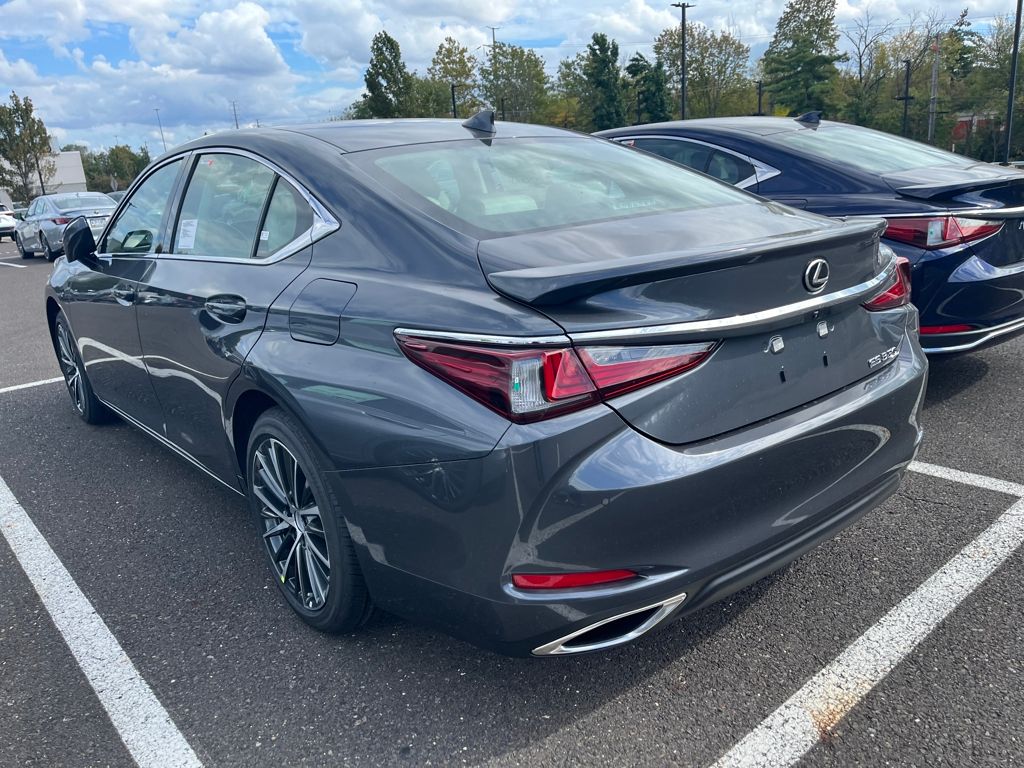 2025 Lexus ES 350 photo 2