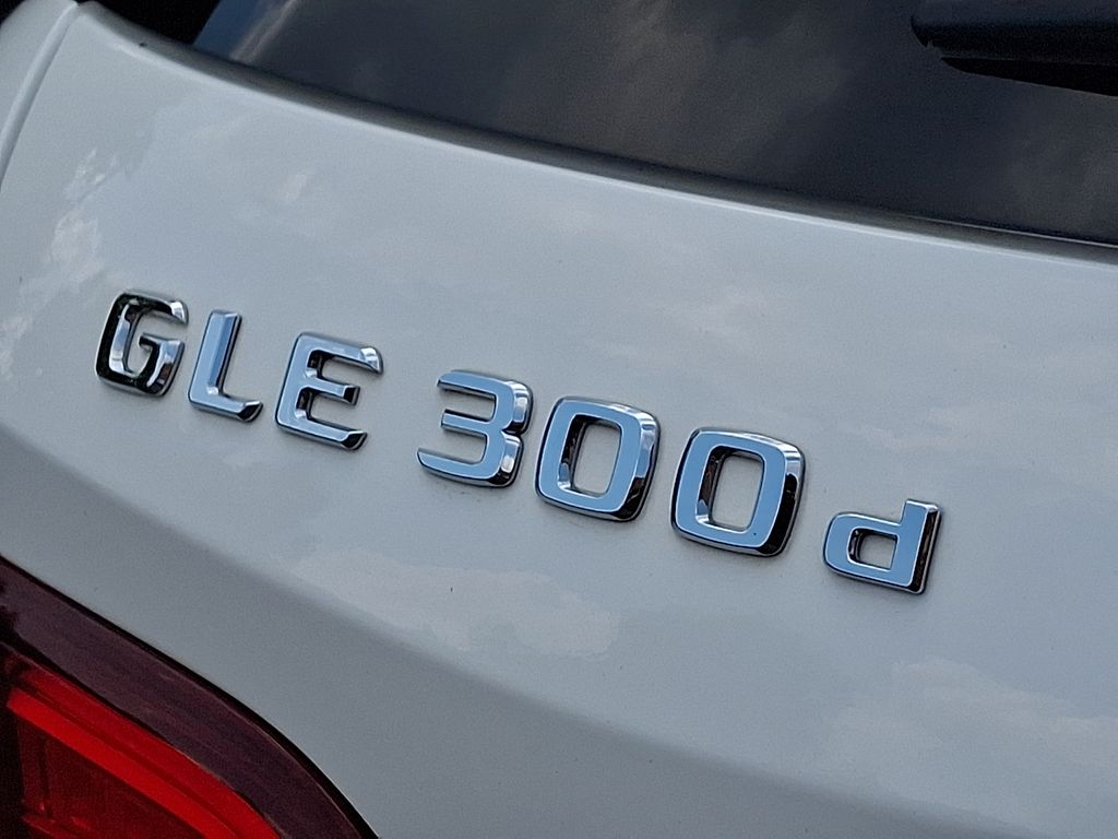 Thumbnail: 2016 Mercedes-Benz GLE - 30