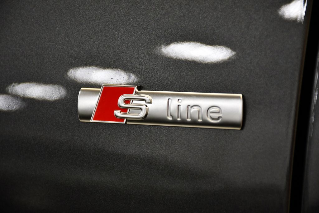 Thumbnail: 2026 Audi Q8 - 11