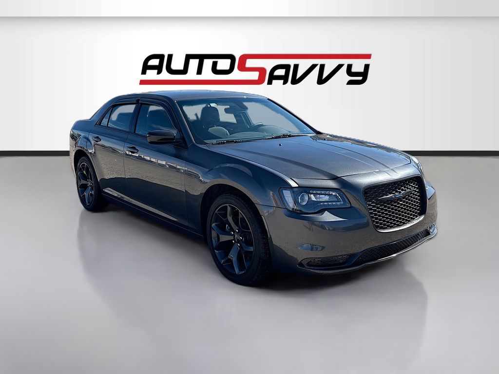 2023 Chrysler 300 Touring's photo