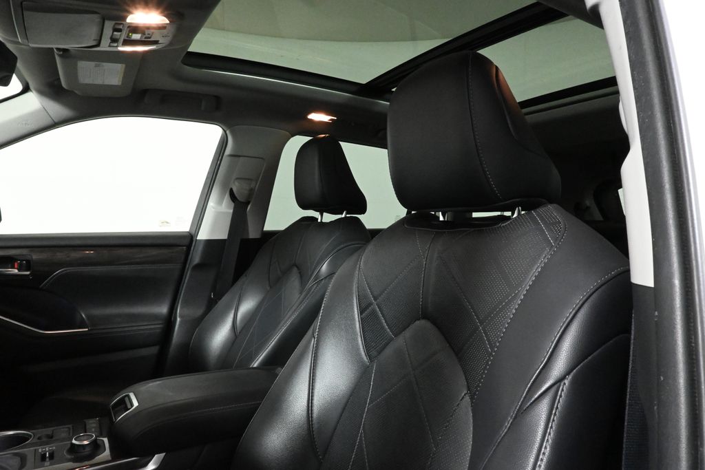 Thumbnail: 2020 Toyota Highlander - 4