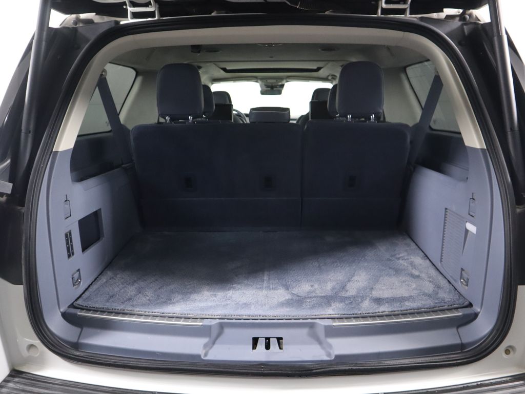 Thumbnail: 2021 Lincoln Navigator L - 29