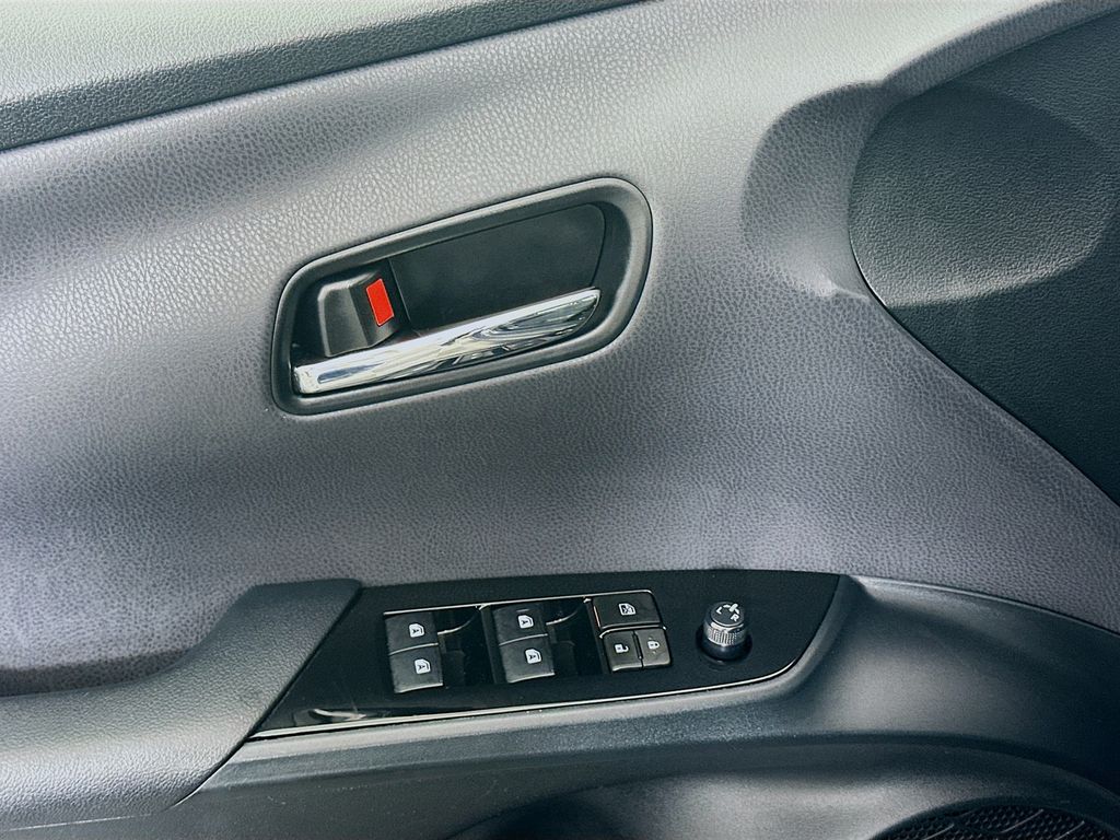 Thumbnail: 2017 Toyota Prius - 17