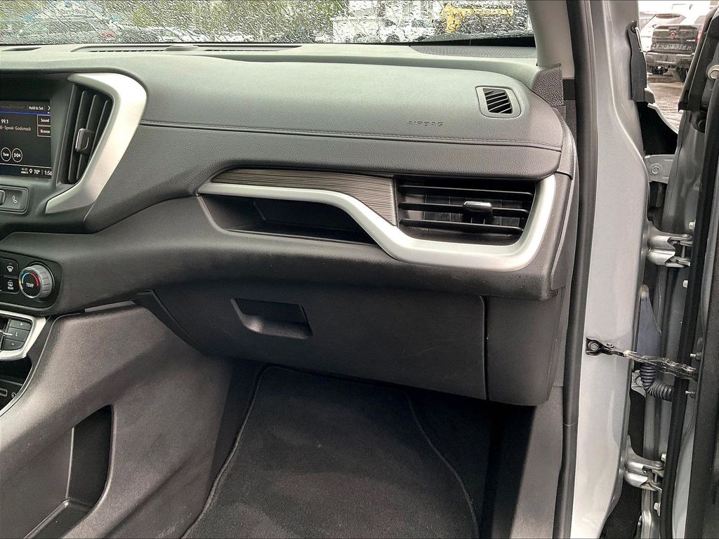 2024 GMC Terrain — photo 13