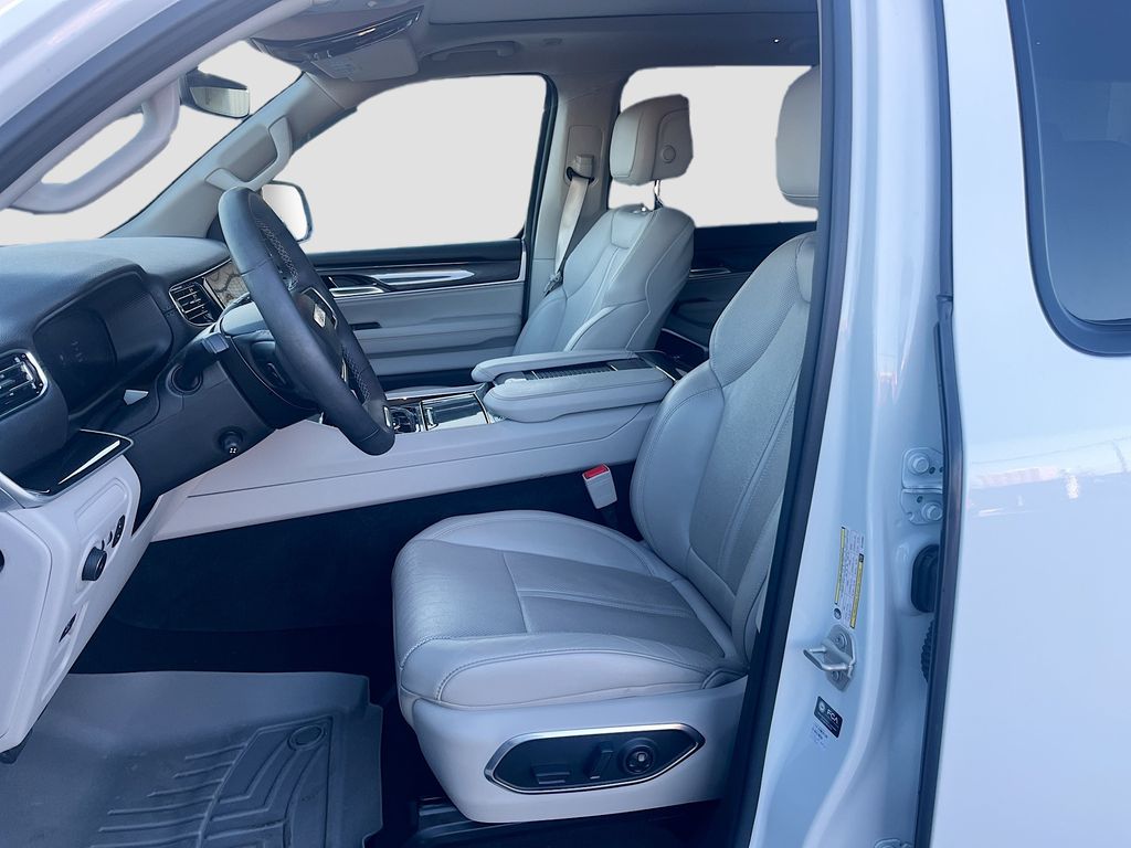 2024 Jeep Wagoneer Base White at River Oaks CDJR