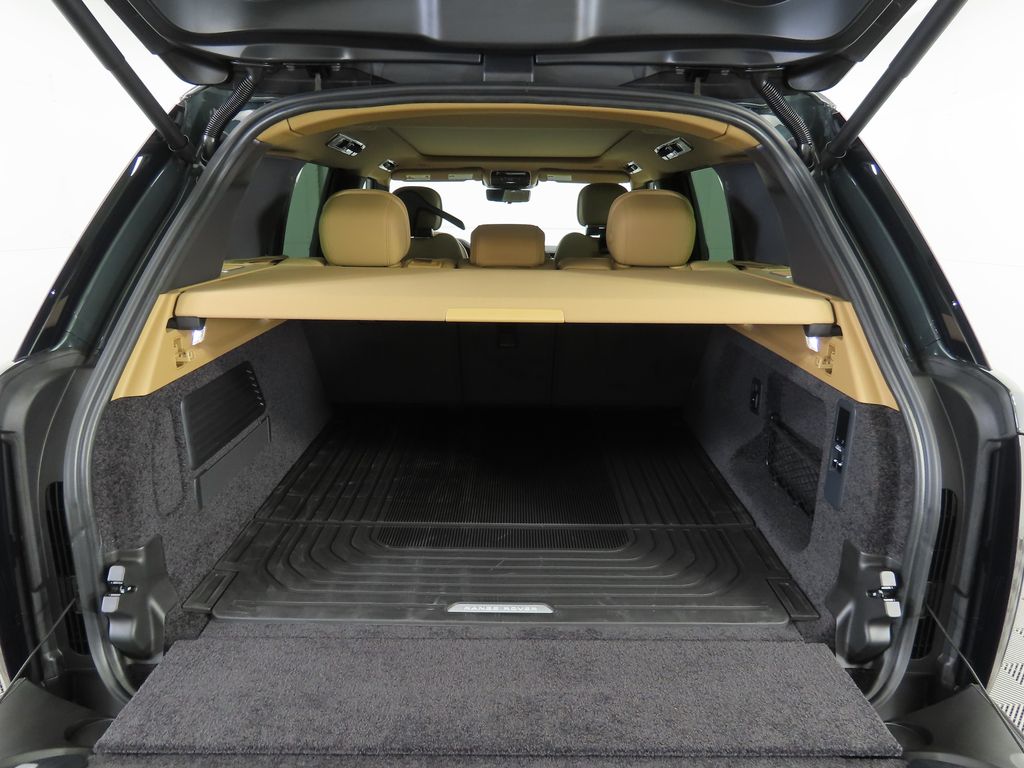 2025 Land Rover Range Rover SE 28