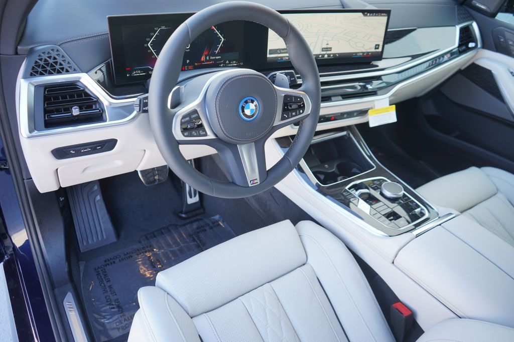 2025 BMW X5 xDrive50e 12