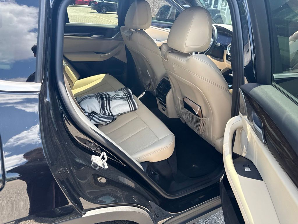 Used 2022 Black BMW xDrive30i image 18