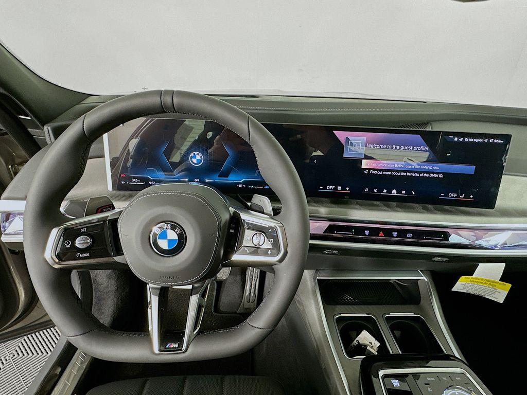 Thumbnail: 2025 BMW 7 Series - 10