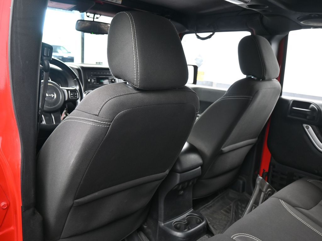 Used 2014 Firecracker Red Clear Coat Jeep Unlimited Rubicon image 34