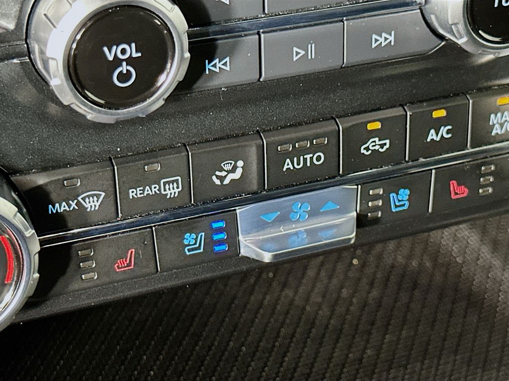 2023 Ford F-150 Raptor 21