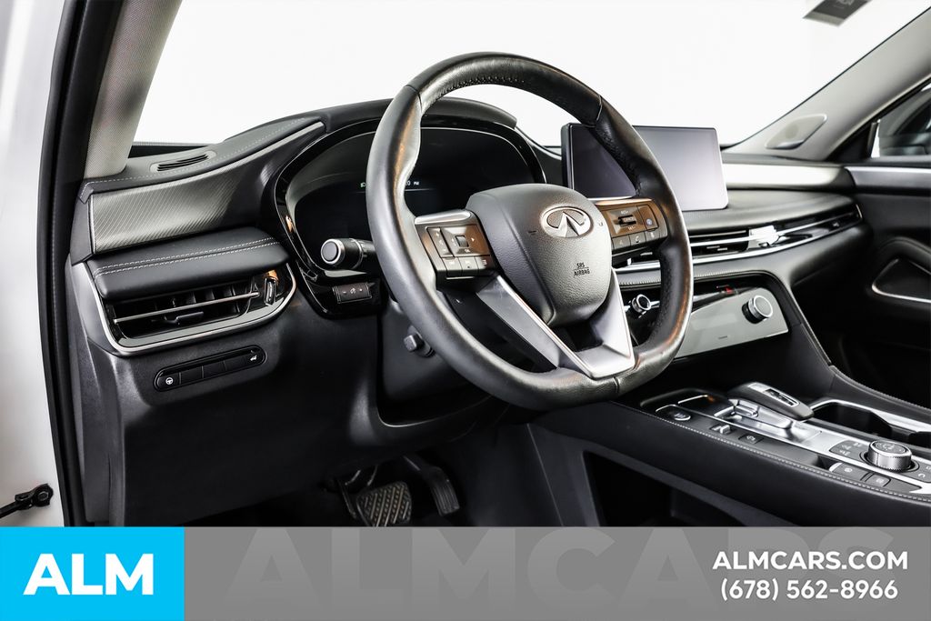 Used 2024 White INFINITI LUXE image 26