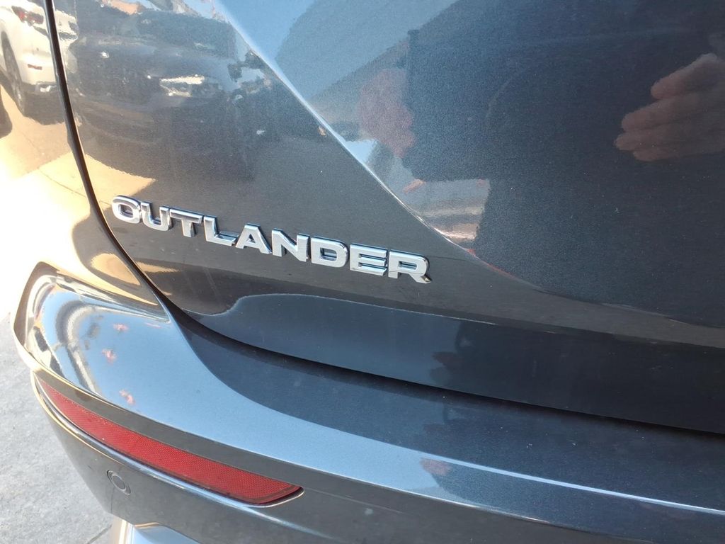 2026 Mitsubishi Outlander SE - Photo 10
