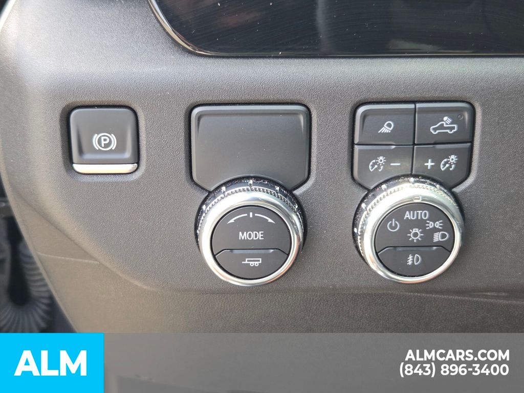 Used 2025 Titanium GMC SLT image 29