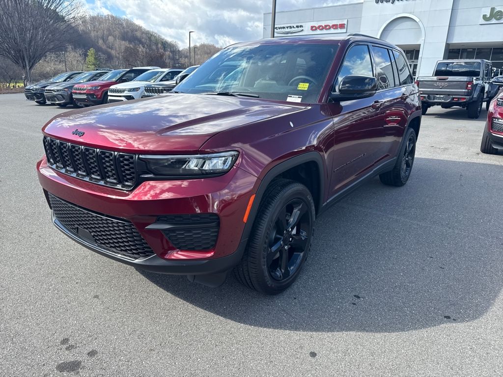 new 2025 Jeep Grand Cherokee car, priced at $43,990