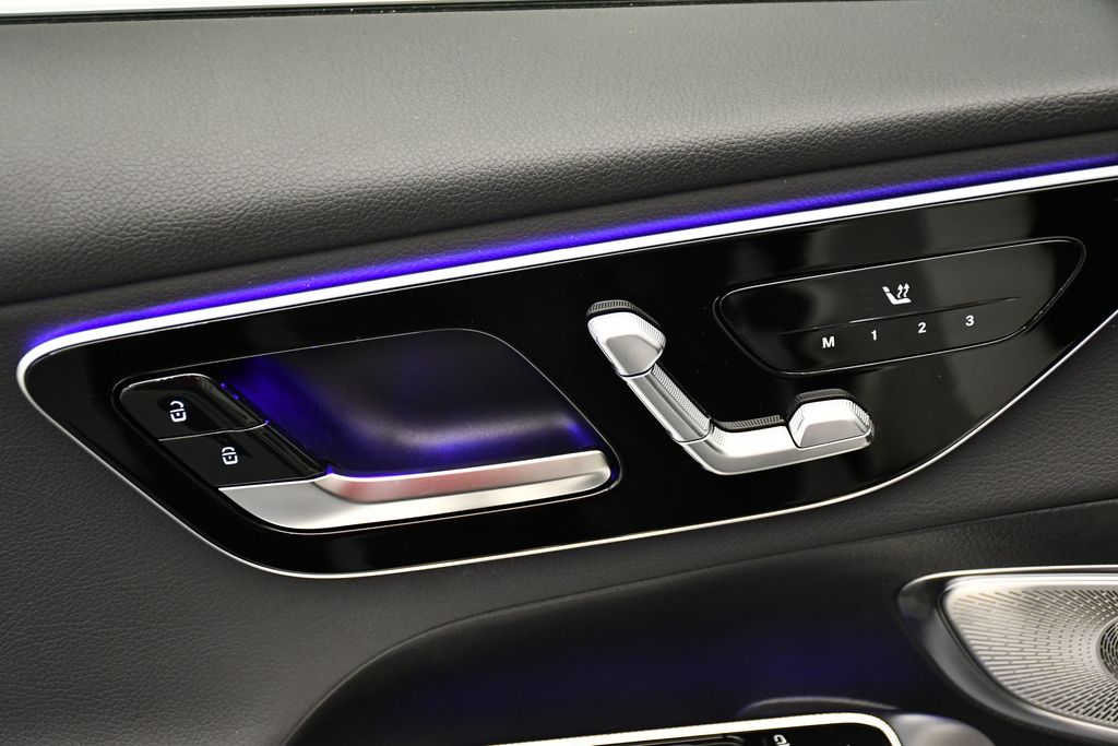 2025 Mercedes-Benz GLC 300 32