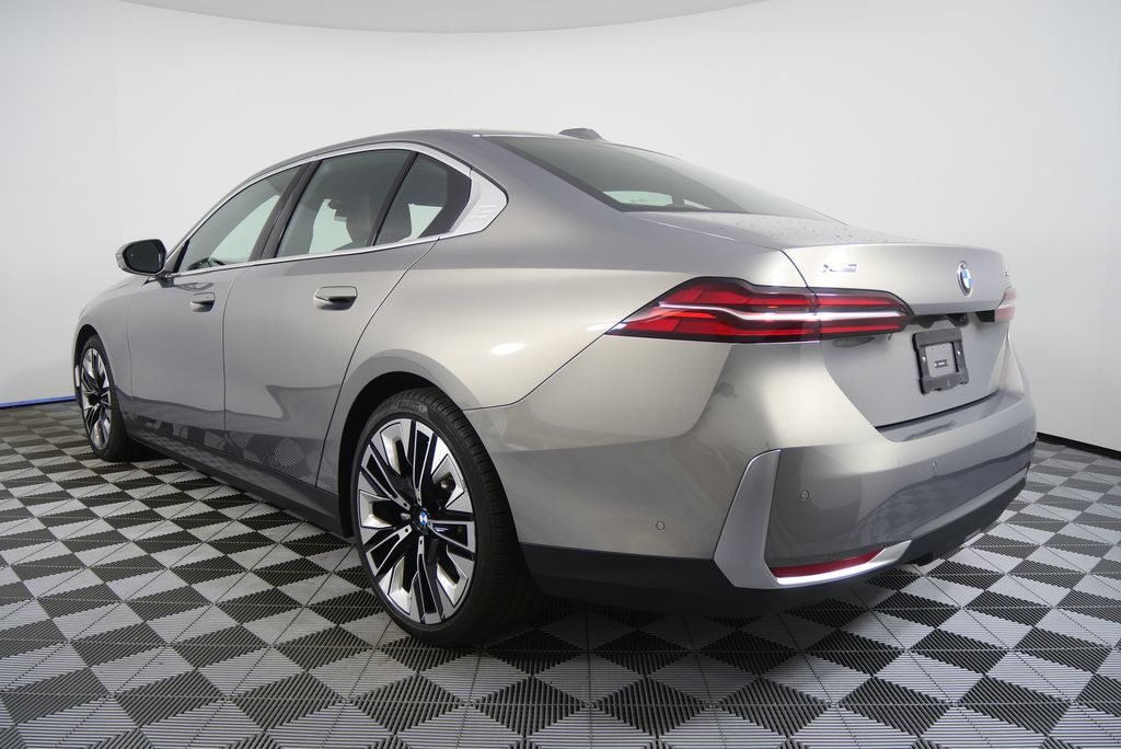 Thumbnail: 2024 BMW 5 Series - 5