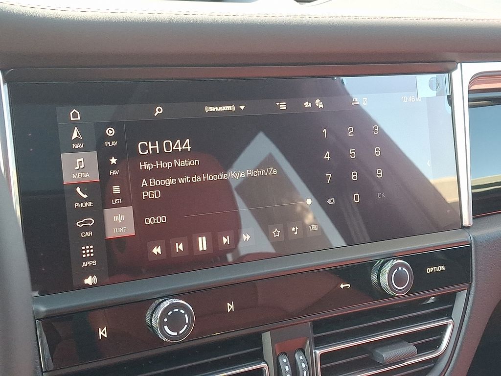 Thumbnail: 2026 Porsche Macan - 20