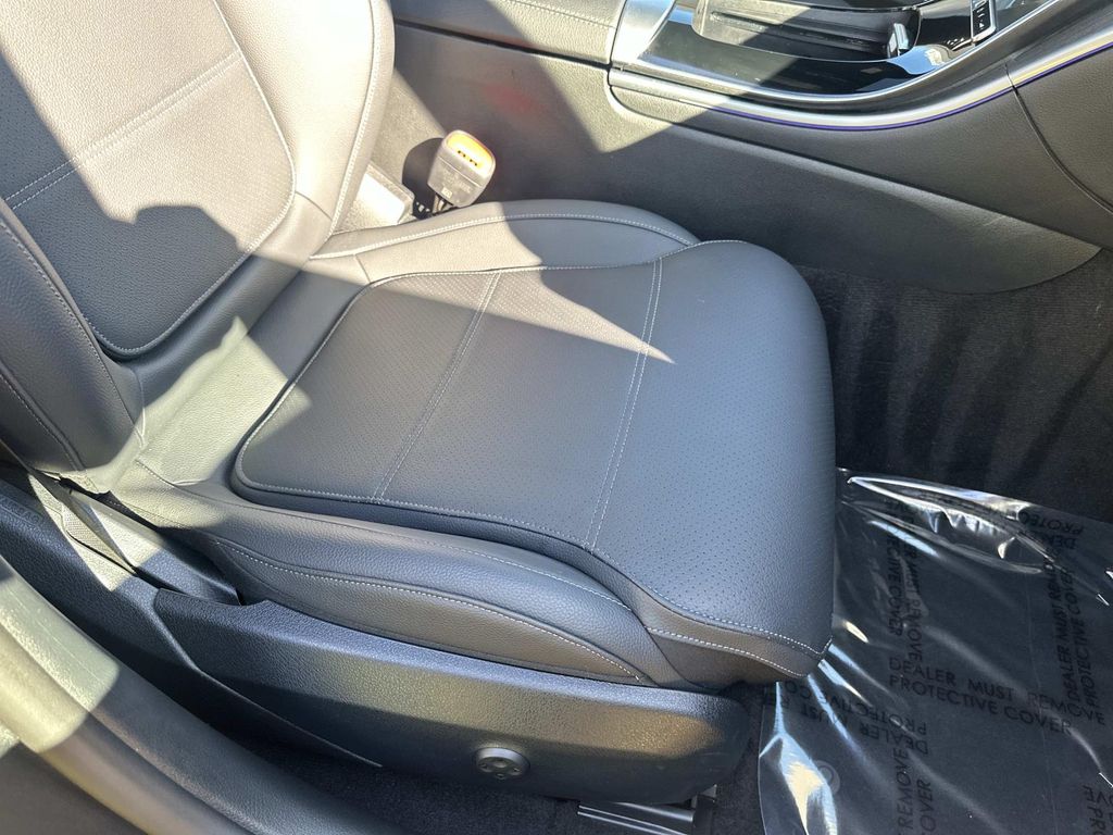 Thumbnail: 2025 Mercedes-Benz C-Class - 22