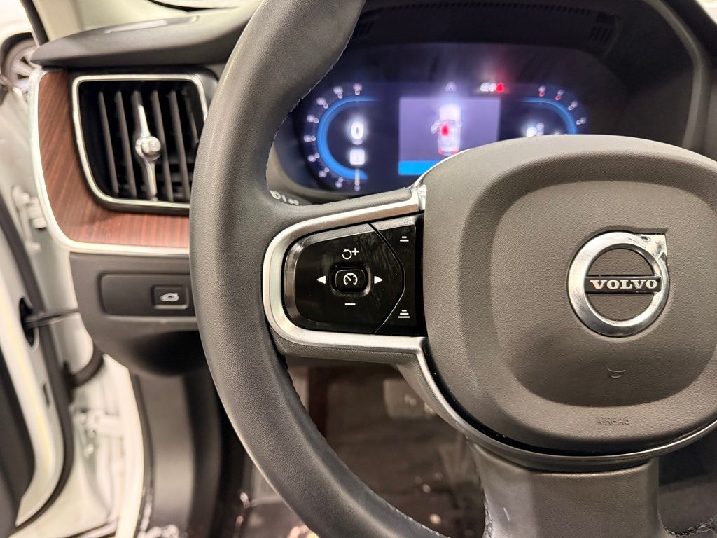 Thumbnail: 2023 Volvo XC60 - 13