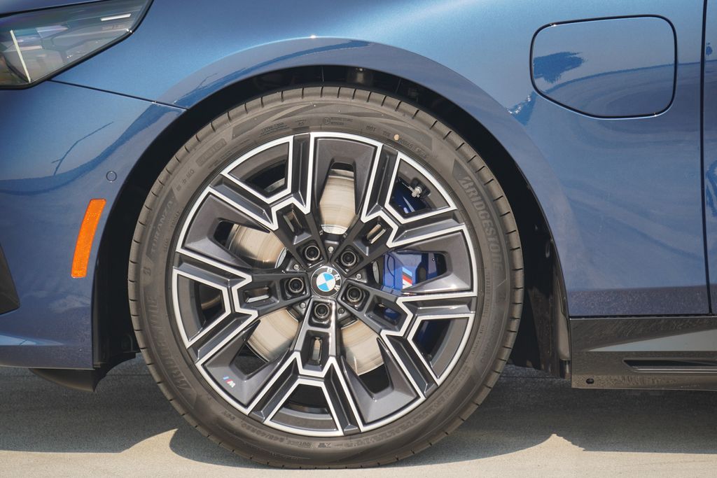 Thumbnail: 2026 BMW 5 Series - 5