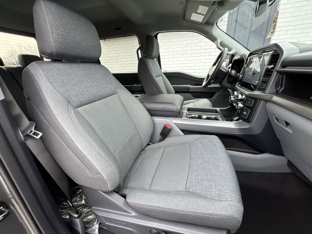 New 2026 Carbonized Gray Metallic Ford XLT image 26