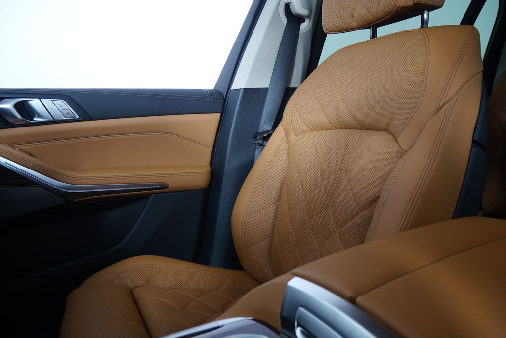 Thumbnail: 2026 BMW X7 - 25