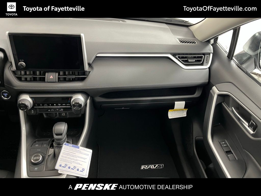 2025 Toyota RAV4 XLE 17