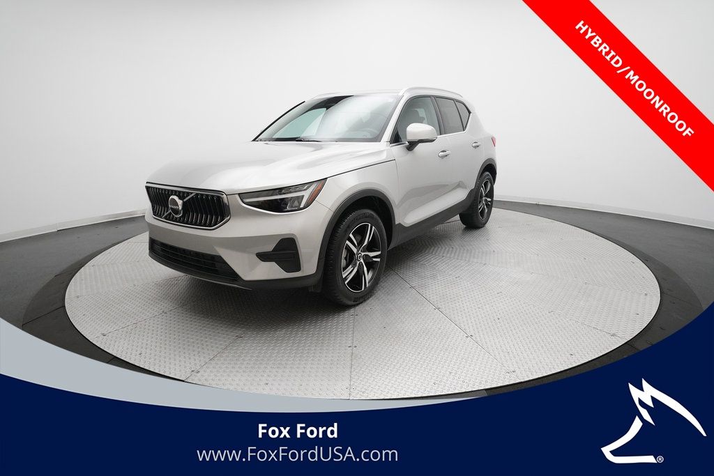 2025 Volvo XC40 B5 Core Bright Theme AWD