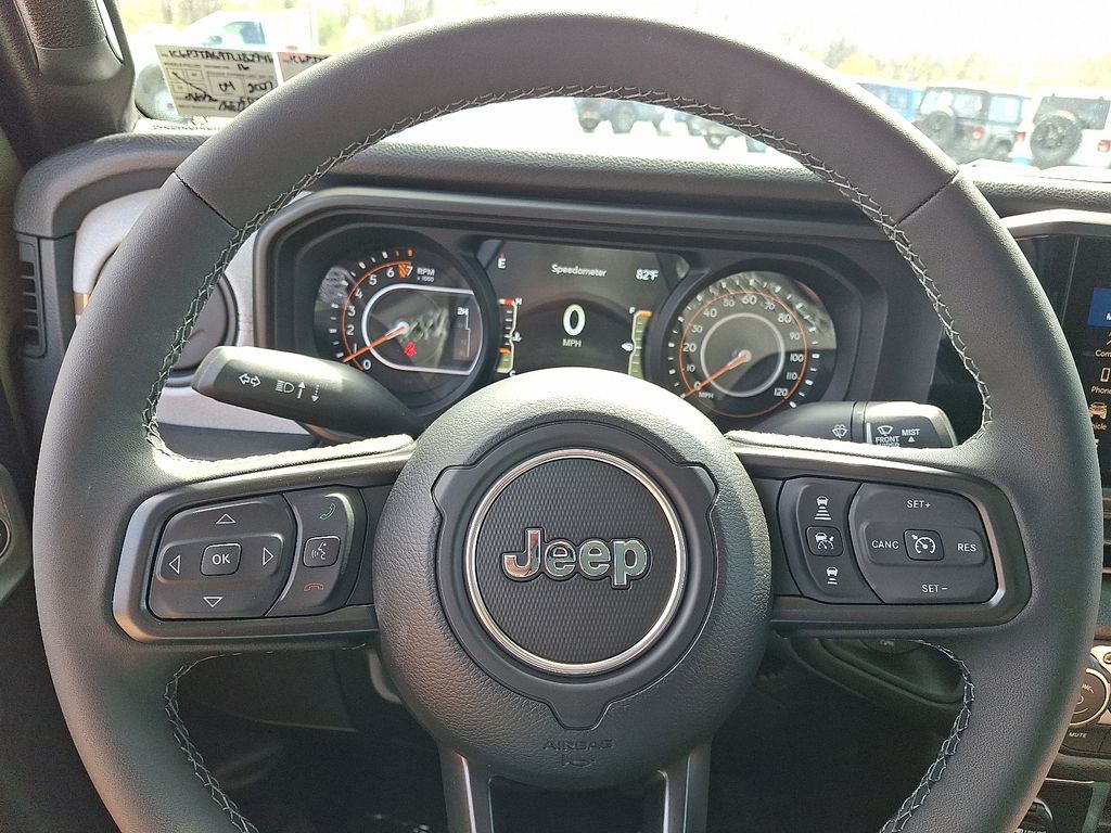 2026 Jeep Gladiator — photo 13