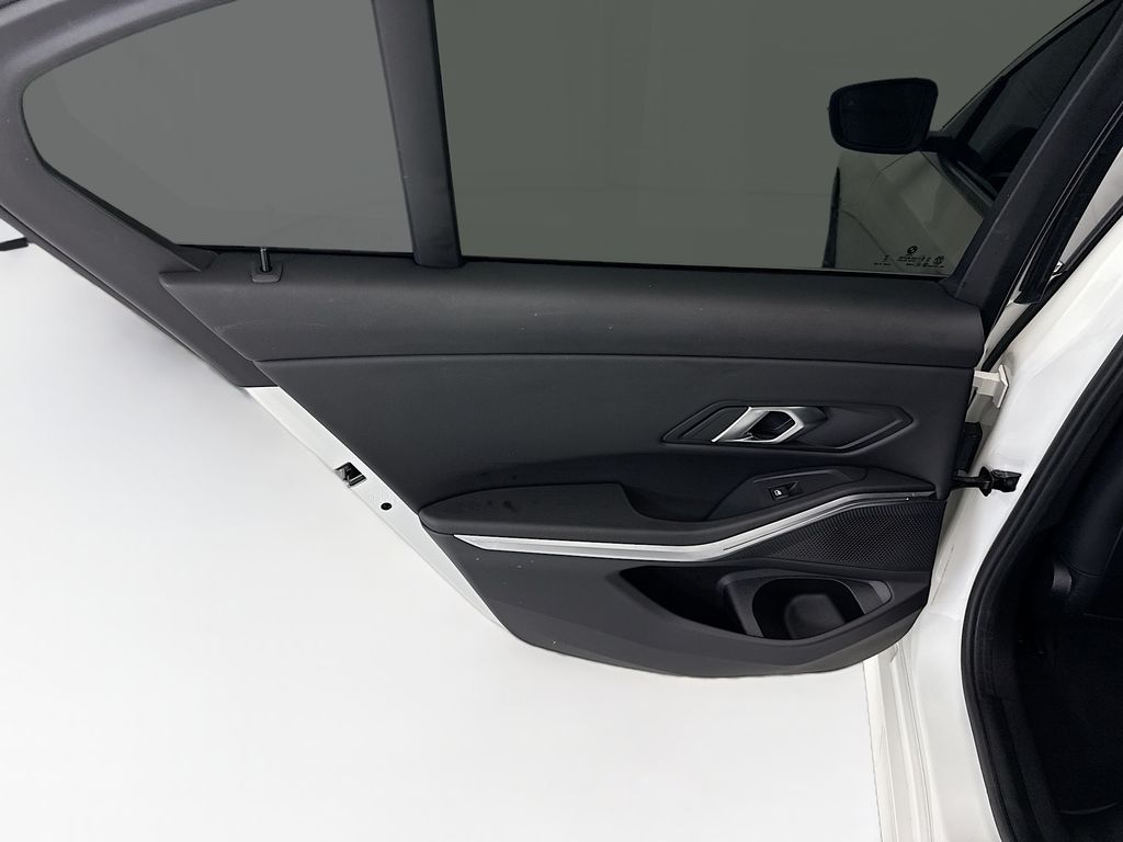 Thumbnail: 2025 BMW 3 Series - 25