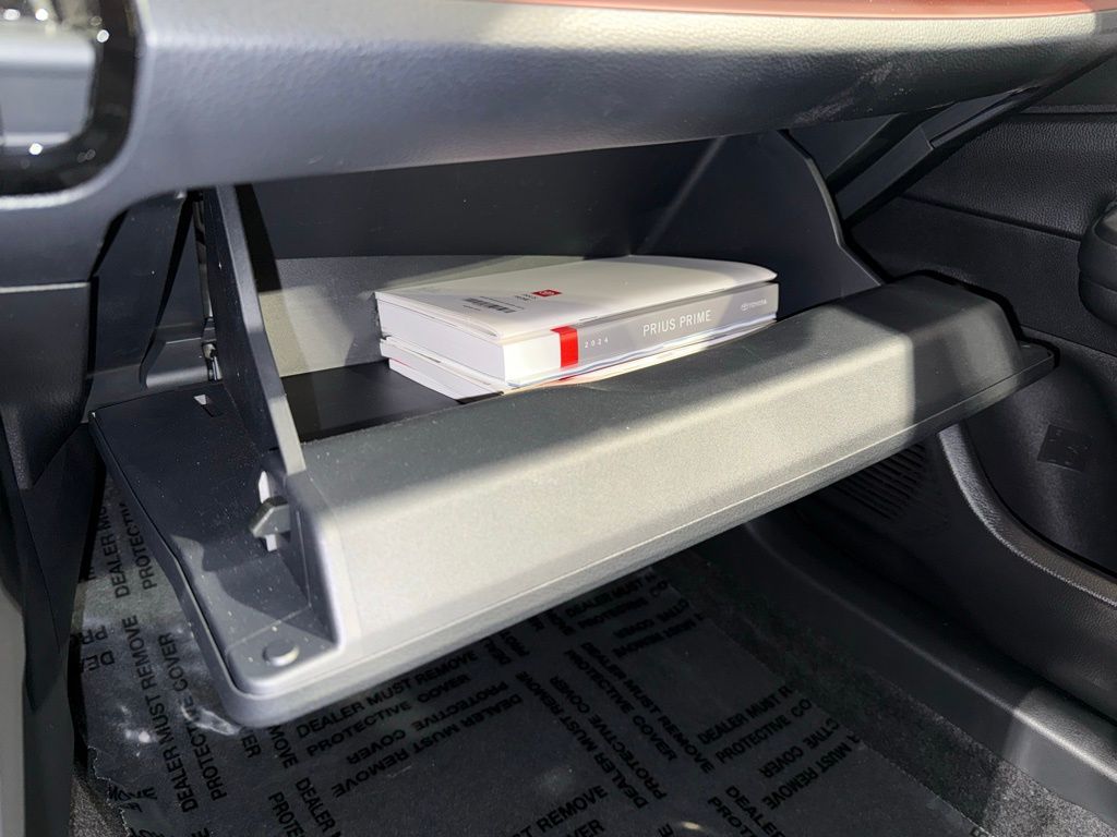 2024 Toyota Prius Prime SE 26