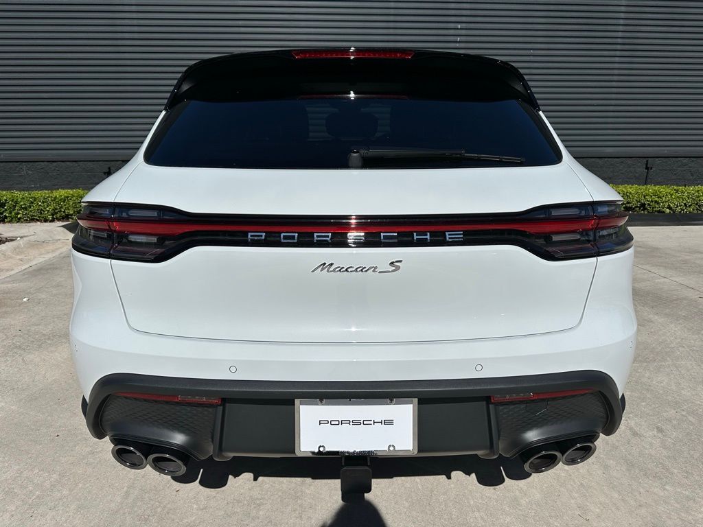 Thumbnail: 2026 Porsche Macan - 12