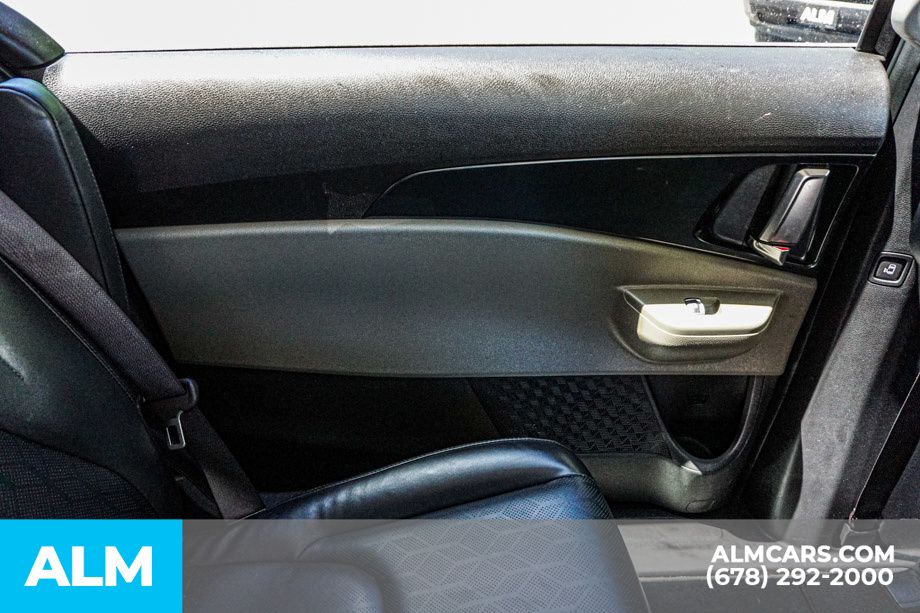 Used 2025 Black Kia LXS image 36
