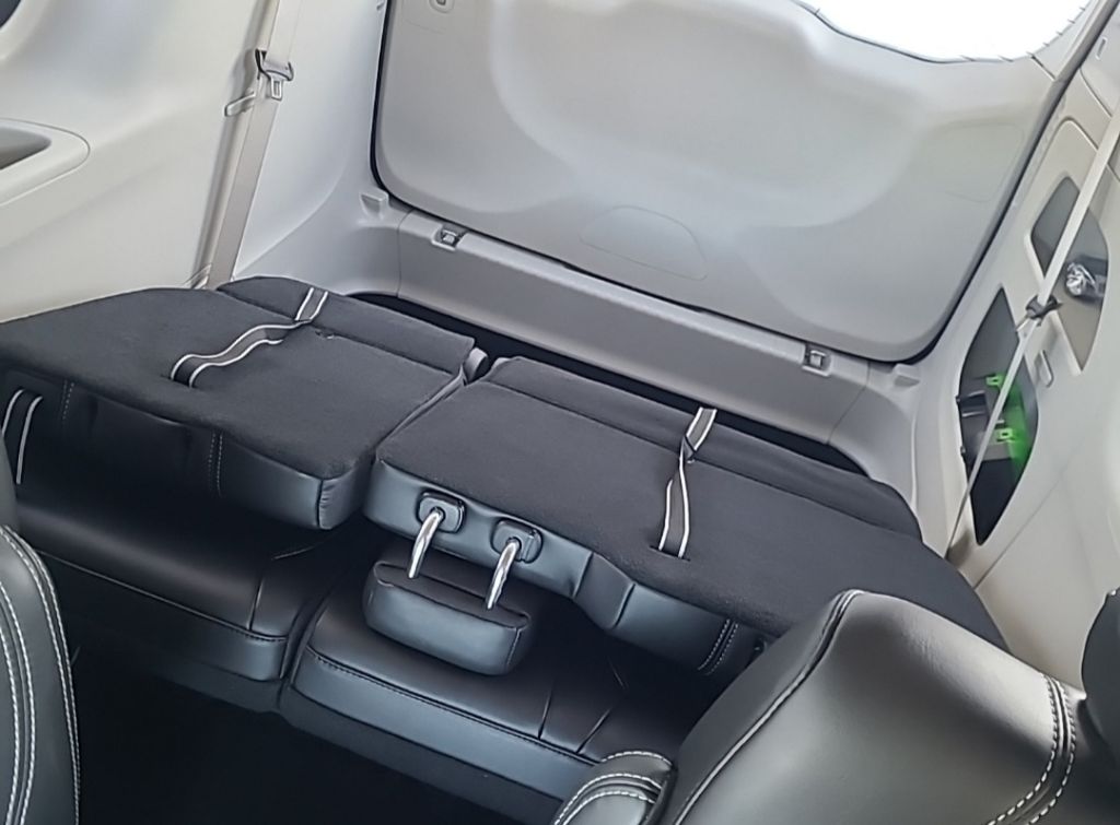 used 2023 Chrysler Pacifica car, priced at $34,299